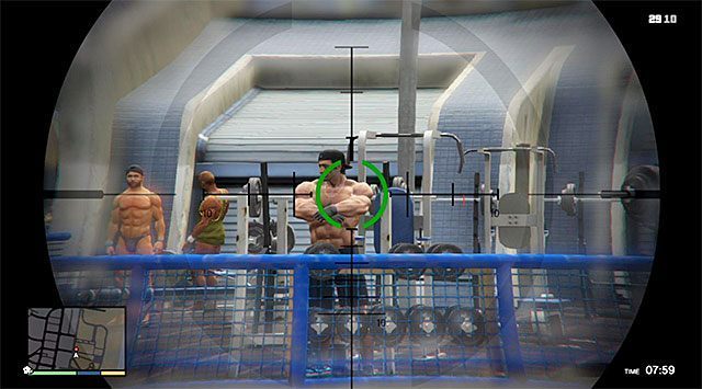 Do zlikwidowania są cztery osoby i na zamordowanie ich masz w sumie 9 minut - GTA 5: Multibójstwo - solucja - GTA 5 - poradnik do gry