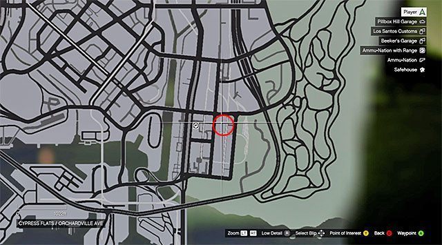 Musisz podążać za pokazującą się na ekranie smartfona czerwoną kropką, czyli na południowy-wschód - GTA 5: Świeże mięso - solucja - GTA 5 - poradnik do gry