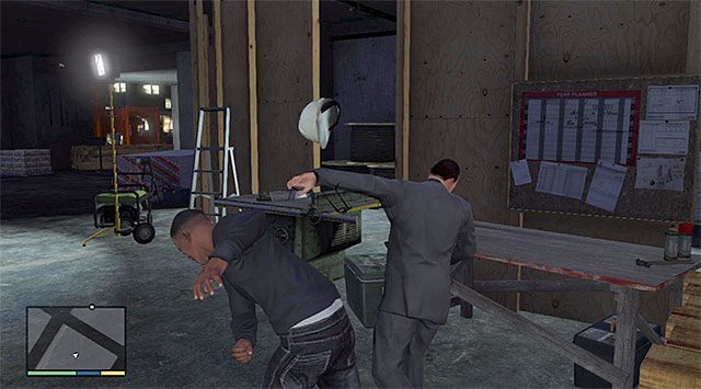 Zajdź architekta od tyłu i go zlikwiduj - GTA 5: Plany architekta - solucja - GTA 5 - poradnik do gry