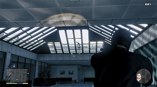 Atakuj pojawiających się wrogów - GTA 5: Napad na Biuro, infiltracja od strony dachu (Roof Entry) - solucja - GTA 5 - poradnik do gry