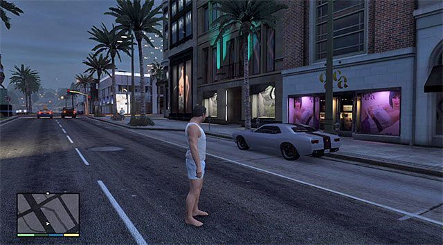 Nie przejmuj się tym, że na mapie świata nie jest wyświetlana szczegółowa lokalizacja poszukiwanego auta, bo bezproblemowo odnajdziesz je we własnym zakresie - GTA 5: Gauntlet, Rockford Hills - solucja - GTA 5 - poradnik do gry
