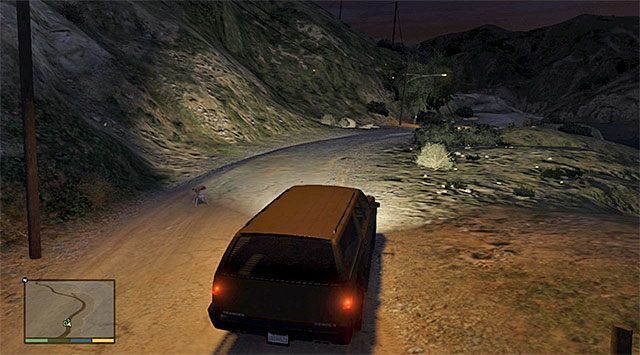 Po zaliczeniu wszystkich skoków spadochronowych w pobliżu tamy w lokacji Land Act Reservoir (na północny-wschód od Los Santos) pojawi się znacznik informujący o możliwości rozegrania opisywanej misji - GTA 5: Niewliczone ryzyko - solucja, nagrody, wyzwania - GTA 5 - poradnik do gry