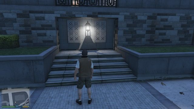 Lampa wyraźnie wskazuje nam na obecność napisu. - GTA 5: Napisy, Murder Mystery - solucja, mapa, wszystkie napisy - GTA 5 - poradnik do gry