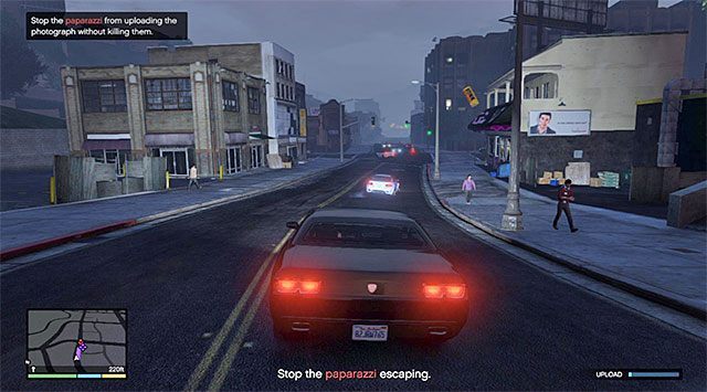 Paparazzi rzuci się do ucieczki niedługo po zbliżeniu się do nieruchomości - GTA 5: Pitchers, Nieruchomości - solucja, wszystkie misje - GTA 5 - poradnik do gry