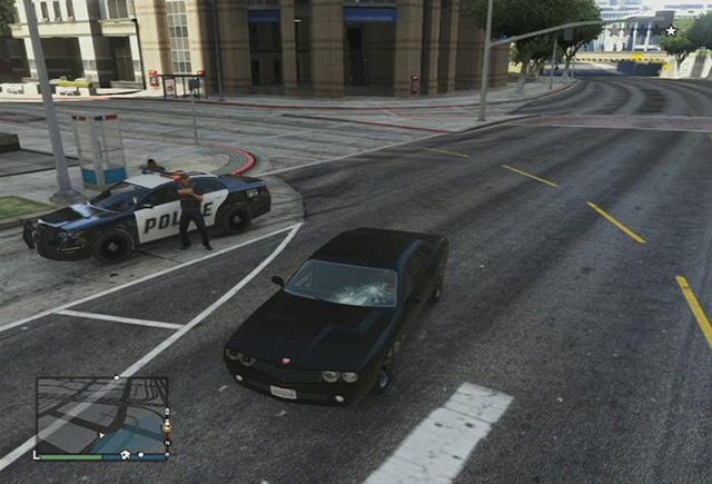 Stopień pościgu symbolizują gwiazdki w rogu ekranu - GTA Online: Policja - porady; jak uciec? - GTA 5 - poradnik do gry