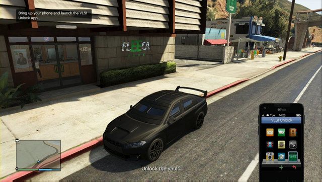 Gdy shakujesz sejf musisz go otworzyć telefonem przed przystąpieniem do akcji - GTA Online: Akcja we Fleeca (Fleeca Job), napad 1 - solucja, opis przejścia - GTA 5 - poradnik do gry