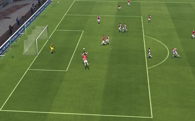 Jak najlepiej pozbyć się piłki zmierzającej w rejony pola karnego - Podstawowe techniki obronne | Obrona w FIFA 14 - FIFA 14 - poradnik do gry