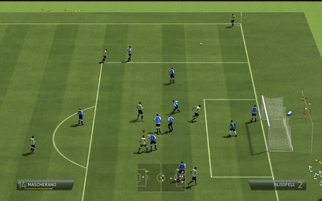 Klasyczne dośrodkowanie nie wymaga od nas zbyt wielkiej pracy - najważniejsze staje się wybranie odpowiedniego kierunku zagrania oraz określenia siły, z jaką zagramy piłkę w obręb szesnastki - Rzuty rożne | Stałe fragmenty gry w FIFA 14 - FIFA 14 - poradnik do gry