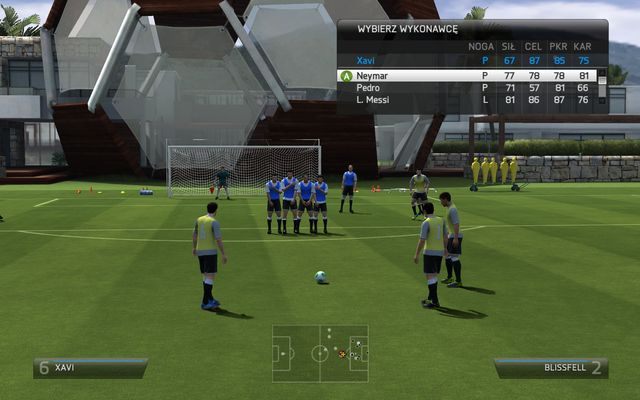 Zmiany zawodnika wykonującego rzut wolny dokonasz, wciskając przycisk sprintu - Rzuty wolne | Stałe fragmenty gry w FIFA 14 - FIFA 14 - poradnik do gry