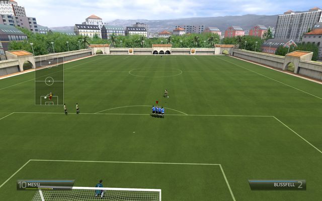 Przesuwanie muru to podstawowa forma obrony rzutu wolnego i wspomagania naszego golkipera - Obrona rzutów wolnych | Stałe fragmenty gry w FIFA 14 - FIFA 14 - poradnik do gry