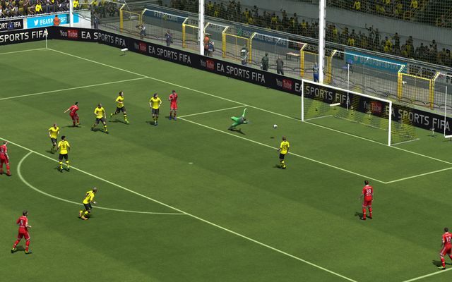 Podstawą udanej gry bramkarza, która może pomóc defensywie i całemu zespołowi w zachowaniu czystego konta są oczywiście skuteczne interwencje i obrony stanowiące zdecydowanie najważniejsze elementy składowe oceny pracy golkipera - Rozgrywka bramkarzem | Tryb kariery zawodniczej w FIFA 14 - FIFA 14 - poradnik do gry