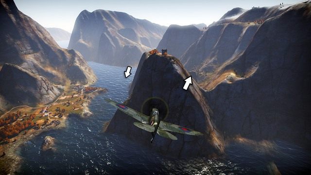 Pierwsza strefa składa się z wylotu lotniska jednej z drużyn, drugim na mapie skalnym mostem oraz wzgórzem na środku z wieżą - Fiordy w War Thunder | Mapy - samoloty - War Thunder - poradnik dla początkujących