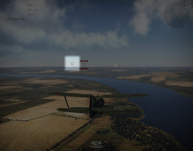 Zdjęcie przedstawiające obszar celowania. W jasnym kwadracie znajduje się punkt, w który powinniśmy celować by trafić wroga. - Sztuka latania samolotem szturmowym w War Thunder | Mechanika Gry - War Thunder - poradnik dla początkujących