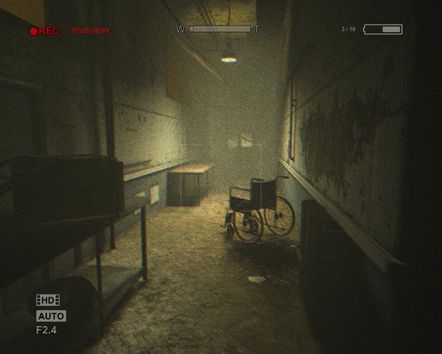 Na tych korytarzach znów musisz bawić się w chowanego z gigantem - Male Ward | Solucja Outlast - Outlast - poradnik do gry