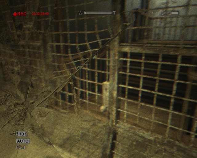 Drzwi na górę, które możesz otworzyć zdobytym kluczem - Return to the Administration Block | Solucja Outlast - Outlast - poradnik do gry