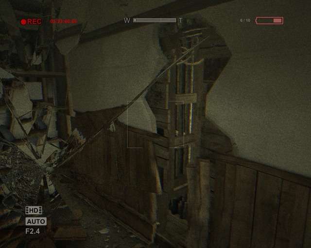 Wyrwa w ścianie, która zaprowadzi do bardziej uduchowionego miejsca - Return to the Administration Block | Solucja Outlast - Outlast - poradnik do gry