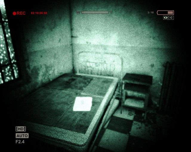 Dokument na jednym z łózek - Female Ward | Solucja Outlast - Outlast - poradnik do gry