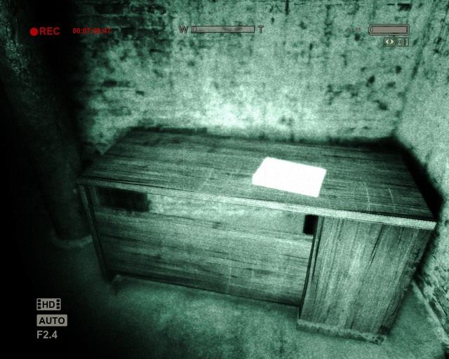 Dokument w piwnicy w pobliżu miejsca, w którym musisz się przecisnąć wyrwą w murze - Administration Block | Znajdźki - dokumenty | Outlast - Outlast - poradnik do gry