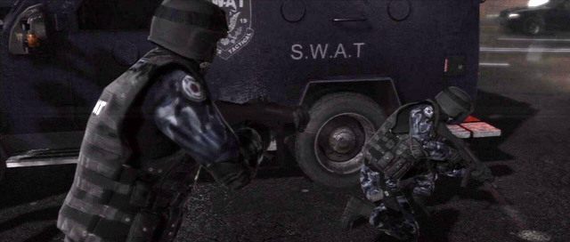 Kontrolowani policjanci mogą zabić swoich współtowarzyszy - Ścigana | Solucja Beyond Dwie Dusze - Beyond: Dwie Dusze - poradnik do gry