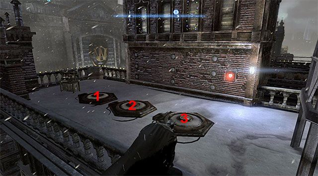 Odszukaj pokazane na screenie obiekty, czyli generator oraz trzy płyty naciskowe - Plik z danymi 4 (Zaułki) - Batman: Arkham Origins - poradnik do gry