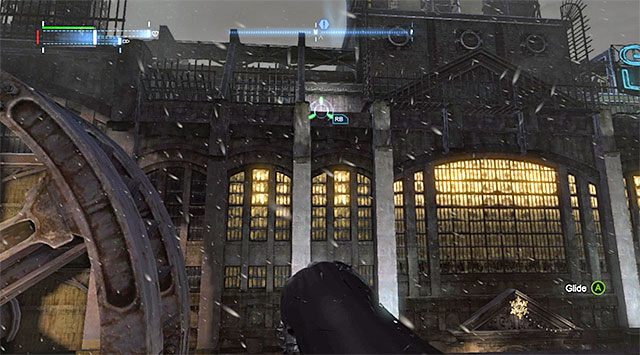 Rozpocznij na wschód od sekretu i zlokalizuj pokazane na screenie miejsce, w którym można przyciągnąć się na górną półkę z wykorzystaniem haka - Plik z danymi 10 (Dzielnica przemysłowa) - Batman: Arkham Origins - poradnik do gry