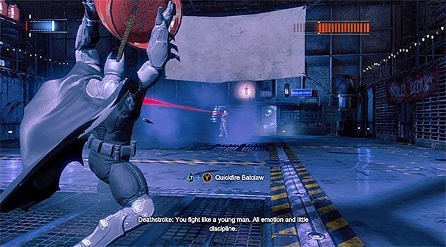 Innym nowym elementem opisywanej fazy pojedynku jest możliwość wystąpienia sytuacji, w której Deathstroke użyje swojego zdalnego pazura do przyczepienia Batmana do wybuchowego pojemnika - Pokonaj Deathstrokea - Batman: Arkham Origins - poradnik do gry