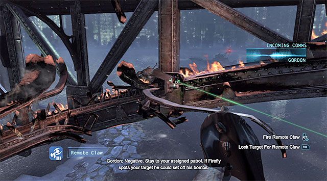 Zacznij od zwrócenia się w stronę najbliższego przewróconego wagonu, dzięki czemu będziesz mógł przenieść się do jego wnętrza z wykorzystaniem haka - Rozbrój bombę przy południowym filarze - Batman: Arkham Origins - poradnik do gry