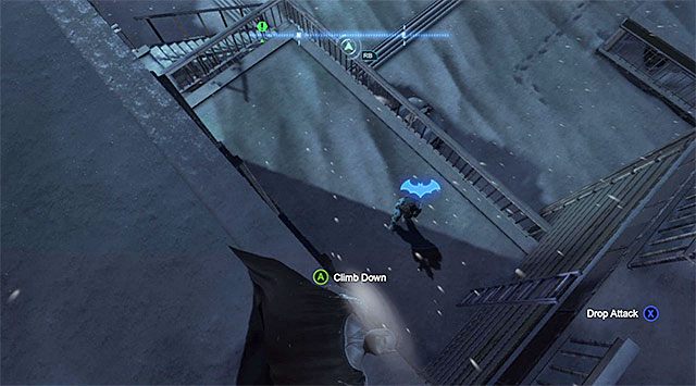 Jeden z wrogów możesz oddalić się od wejścia do budynku - Przedostań się do komisariatu policji od strony dachu - Batman: Arkham Origins - poradnik do gry