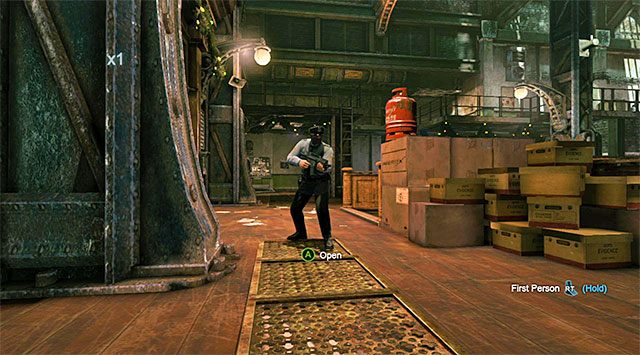 Możesz chować się w tunelach i atakować policjantów z zaskoczenia - Uzyskaj dostęp do serwerów policji - główna sala - Batman: Arkham Origins - poradnik do gry