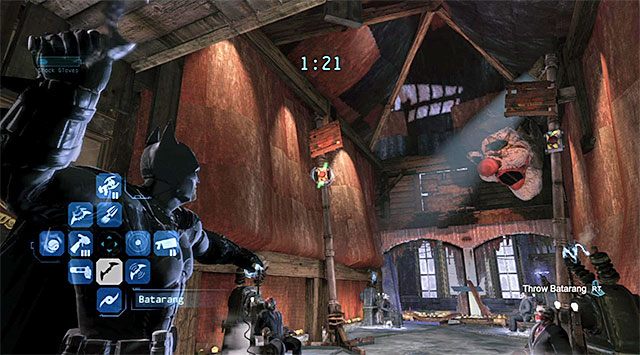 Trafiaj batarangami w czerwone przyciski - Dotarcie do apartamentu Jokera - zachodnia wieża - Batman: Arkham Origins - poradnik do gry