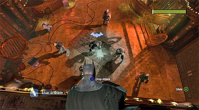 Jeśli ulepszyłeś granat klejowy to zdecydowanie warto go tu użyć - Bird - Batman: Arkham Origins - poradnik do gry
