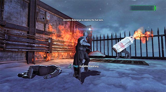 Musisz trafić po raz ostatni batarangiem w trzymany przez bossa zbiornik - Pokonaj Killer Croca - Batman: Arkham Origins - poradnik do gry