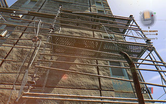 Po wyłączeniu dostaw prądu (przy jednym z generatorów odnajdziesz martwego Hansona) będziesz mógł rozpocząć wspinaczkę na dach oznaczonego budynku - 23 - Bezpieczeństwo za wszelką cenę (Total Security) | Poboczne zadania - Slumsy - Dying Light - poradnik do gry