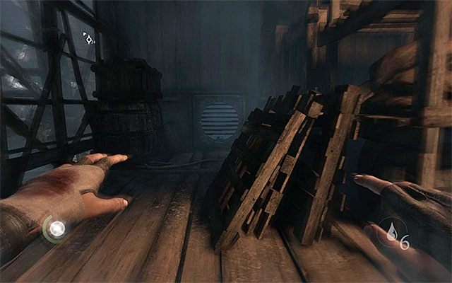 W północnej części trzeciego poziomu Garrett wpadnie na pojedynczego wartownika, który może zostać zaalarmowany przez otwarcie pobliskich drzwi (zamknij je za sobą) i który ma przy pasie dwie sakiewki (Coin Purse - 7+7G) - Przeprawa przez pierwszą część Światła Brzasku - opis | Rozdział 8 (Światło Brzasku) - Thief - poradnik do gry