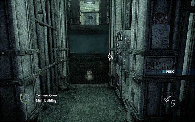 Wciśnięcie przycisku przywoła windę - Zejście na najniższy poziom zakładu dla obłąkanych | Rozdział 5 (Opuszczeni - The Forsaken) - Thief - poradnik do gry