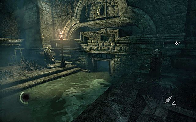 Wyjdź na zewnątrz i zacznij od zbadania półki znajdującej się pod górnym balkonikiem (miejsce, w którym poprzednio wylewała się z dziur woda), odnajdując tu monetę (Gold Coin - 1G) - Przedostanie się do wnętrza posiadłości Barona | Rozdział 6 (Człowiek na rozstajach) - Thief - poradnik do gry