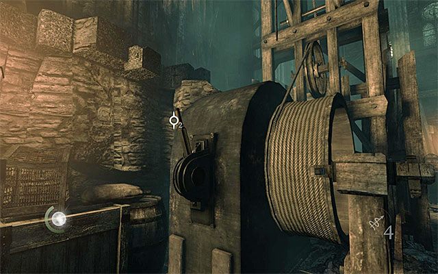 Nie śpiesz się z eksploracją południowej części katedry, bo przebywa tu pojedynczy cywil, a ponadto na wschodnim balkoniku regularnie zatrzymuje się przeciwnik z kuszą - Skorzystanie z windy towarowej | Rozdział 7 (Ukryte Miasto) | Solucja Thief - Thief - poradnik do gry