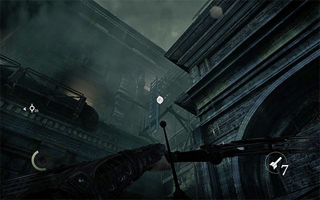 Możesz użyć strzały ze sznurem lub opuścić drabinkę - Przedostanie się do wnętrza posiadłości | Rozdział 4 (Przyjaciel w potrzebie) - Thief - poradnik do gry