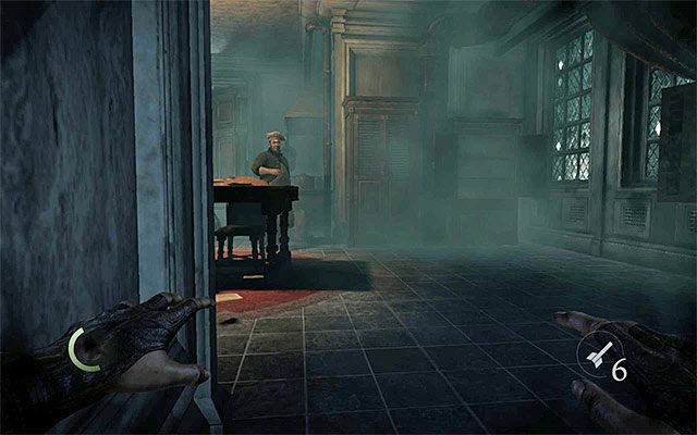 Kucharz co pewien czas przechadza się po całej kuchni - Eksploracja piwnicy i parteru posiadłości | Rozdział 4 (Przyjaciel w potrzebie) - Thief - poradnik do gry