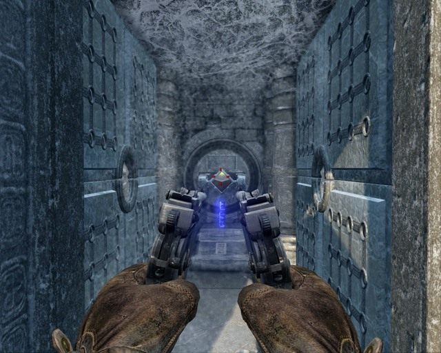 Uważaj na pułapkę. Musisz strzelić do tego przełącznika zanim wejdziesz - Arctic Base | Skarby Deadfall Adventures - Deadfall Adventures - poradnik do gry