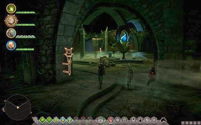 Pochodnia po lewej stronie i widoczna w oddali po przeciwległym krańcu - Dragon Age Inquisition: Zagadka Martwej Ręki (The Dead Hand puzzle) - Dragon Age: Inkwizycja - poradnik do gry