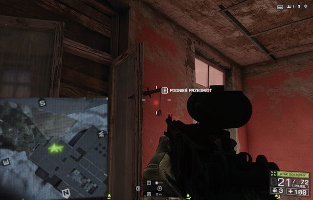 Drugi nieśmiertelnik znajdziesz obok dziury, przez którą przeskakujesz do pomieszczenia, w którym podkłada się C4 - 1 - Baku (Nieśmiertelniki) | Ukryte nieśmiertelniki i bronie w Battlefield 4 - Battlefield 4 - poradnik do gry