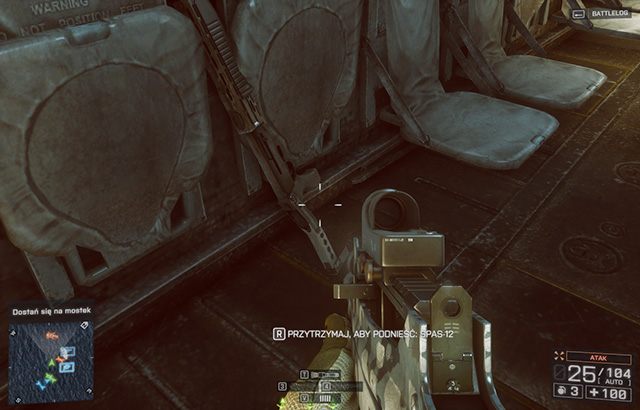 Gdy znajdziesz się w hangarze, powinieneś zobaczyć biały samolot - 3 - Morze południowochińskie (Bronie) | Ukryte nieśmiertelniki i bronie - Battlefield 4 - poradnik do gry