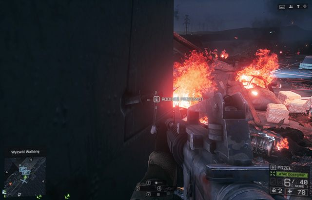 Ten nieśmiertelnik znajdziesz mniej więcej w połowie drogi po górnym pokładzie - 7 - Suez (Nieśmiertelniki, Bronie) | Ukryte nieśmiertelniki i bronie - Battlefield 4 - poradnik do gry