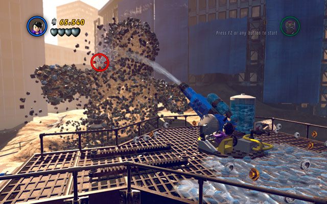 Wybierz Hulka i zmień się w Brucea Bannera (musisz wcisnąć i przytrzymać klawisz zmiany postaci) - Sand Central Station | Opis przejścia LEGO Marvel Super Heroes - LEGO Marvel Super Heroes - poradnik do gry