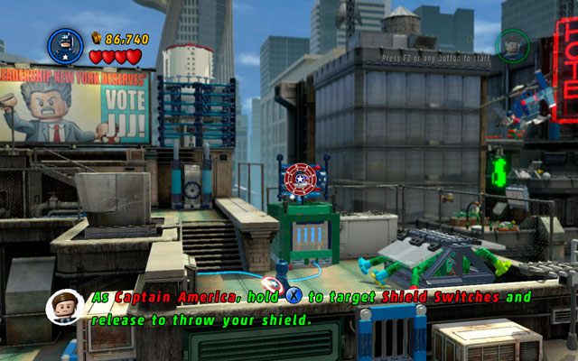 Jako Kapitan Ameryka wskocz na drążek po lewej i przeskakuj pomiędzy kolejnymi antenami, póki nie dotrzesz na drugą stronę dachu - Times Square Off | Opis przejścia LEGO Marvel Super Heroes - LEGO Marvel Super Heroes - poradnik do gry