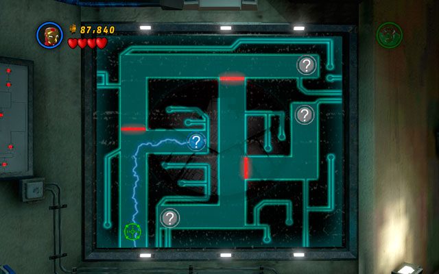 Gdy wejdziesz do nowootwartej sali, wyeliminuj więźniów w niej stacjonujących, a następnie podejdź Iron Manem do komputera po lewej - Rock Up at the Lock Up | Opis przejścia LEGO Marvel Super Heroes - LEGO Marvel Super Heroes - poradnik do gry