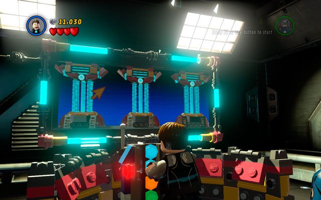 Z pozyskanych w ten sposób klocków zbuduj panel administracyjny, poprzez który Tony Stark przeciąży system (wystarczy kliknąć na trzy kolejne rdzenie) - Rebooted, Resuited | Opis przejścia LEGO Marvel Super Heroes - LEGO Marvel Super Heroes - poradnik do gry