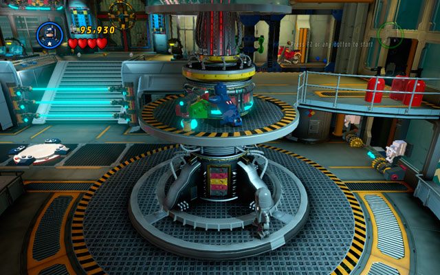 Jako Kapitan Ameryka wyskocz przed drzwi, odbijając się od biało-niebieskiej ściany i wchodząc na wyższe piętro - Rebooted, Resuited | Opis przejścia LEGO Marvel Super Heroes - LEGO Marvel Super Heroes - poradnik do gry