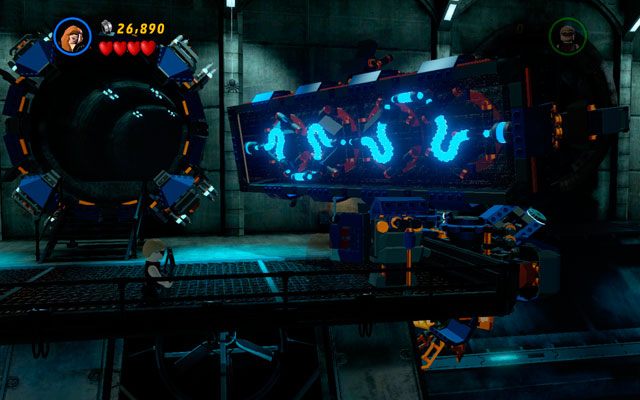 Podejdź do skrzynek po prawej stronie pomieszczenia i zniszcz je, ze szczątków, budując panel sterowania - Red Head Detention | Opis przejścia LEGO Marvel Super Heroes - LEGO Marvel Super Heroes - poradnik do gry